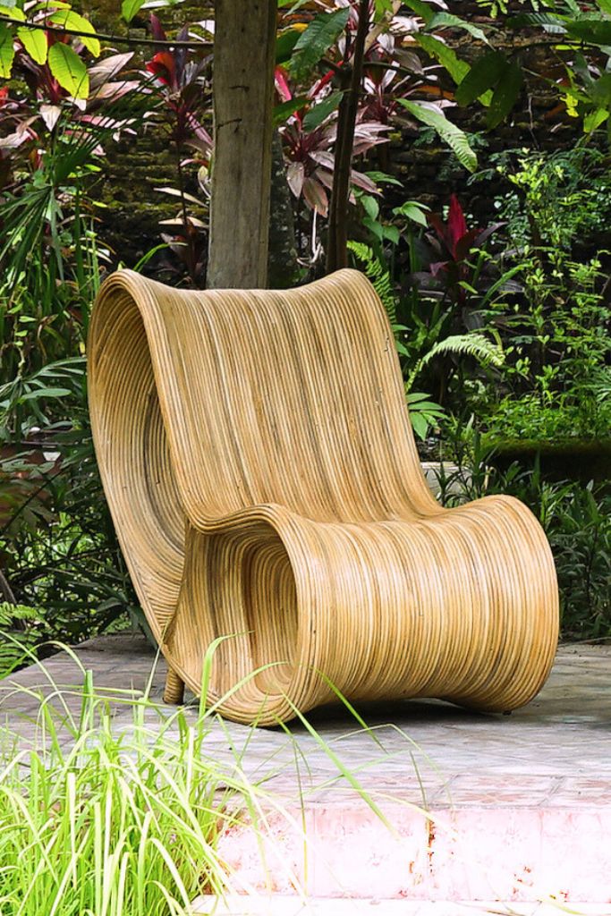Natural rattan sun lounger – Tegal Robin ergonomic sunbed for poolside or garden, eco-friendly outdoor furniture