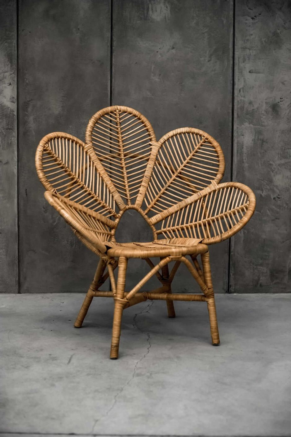Rattan Monna Flower Chair featuring a handcrafted petal-shaped backrest and natural rattan weave, offering elegant bohemian style for indoor or outdoor spaces