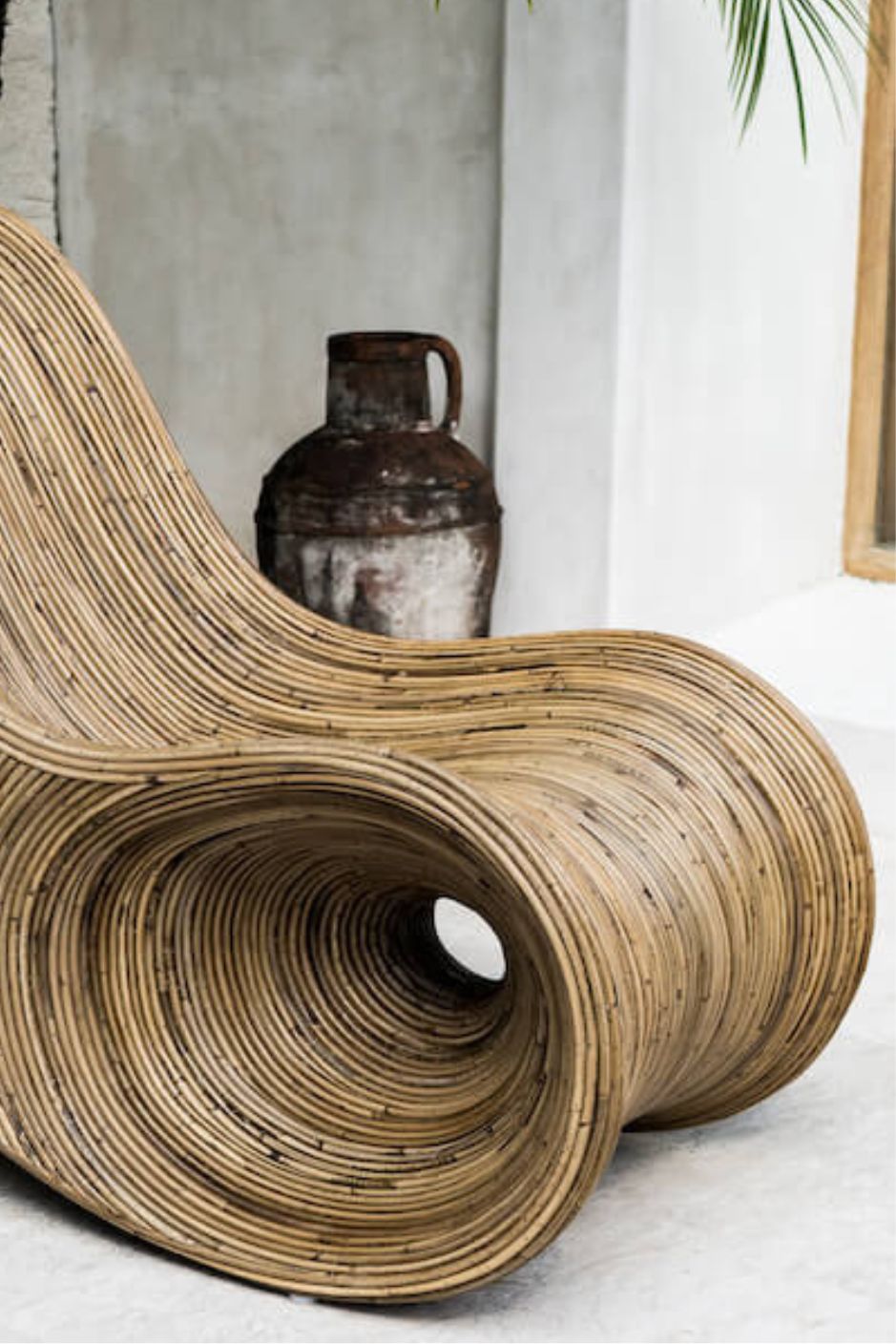 Brown rattan sun lounger - Tegal Robin ergonomic sunbed for poolside or garden, eco-friendly outdoor furniture