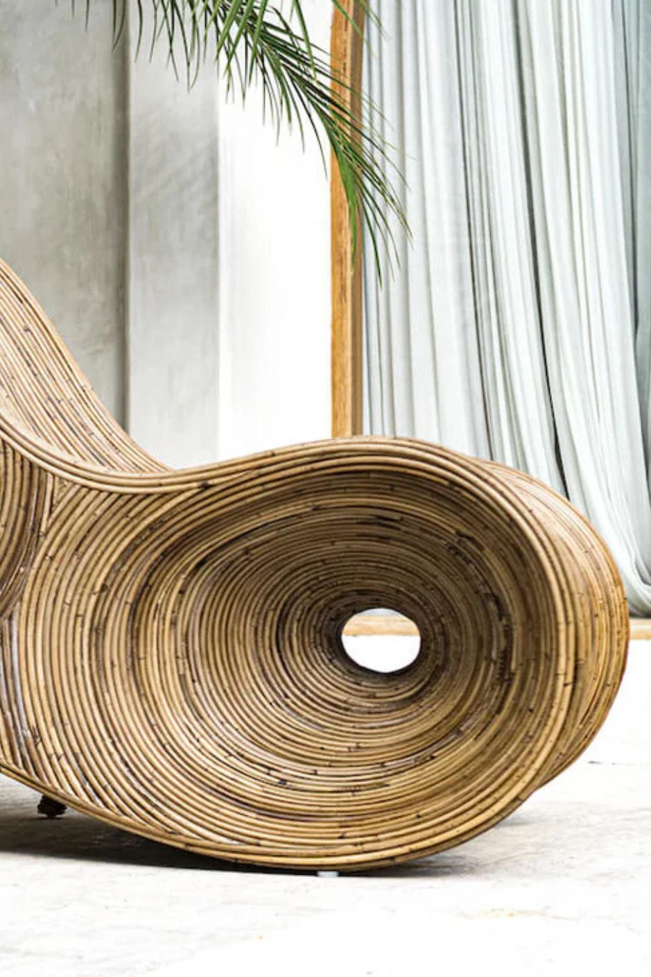 Brown rattan sun lounger - Tegal Robin ergonomic sunbed for poolside or garden, eco-friendly outdoor furniture