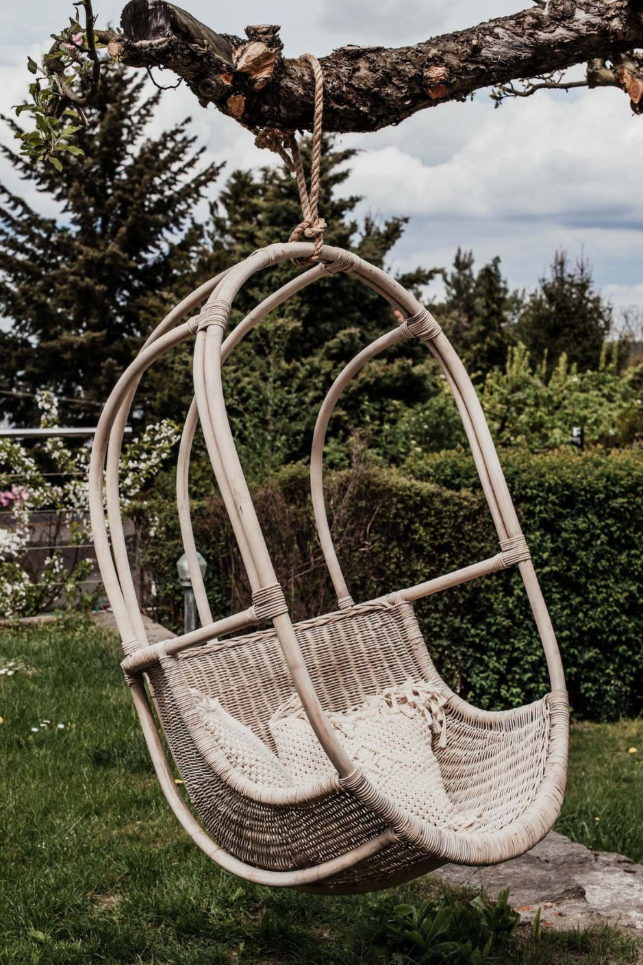 Koboo double handmade durable white rattan hanging chair for indoor living rooms, covered terraces, patios, balconies, and outdoor gardens