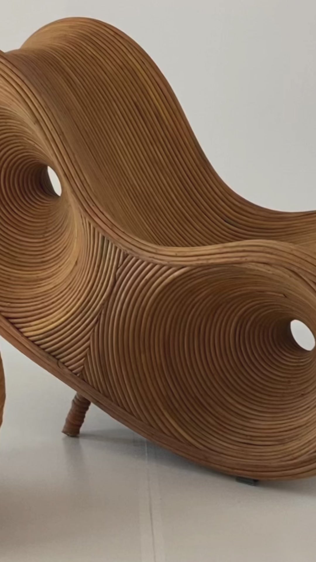 Cognac rattan sun lounger - Tegal Robin ergonomic sunbed for poolside or garden, eco-friendly outdoor furniture