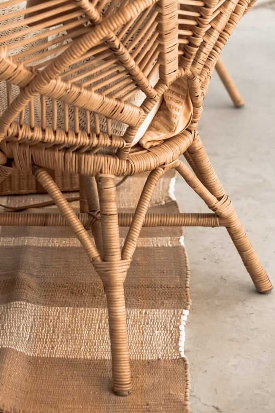 Rattan Monna Flower Chair featuring a handcrafted petal-shaped backrest and natural rattan weave, offering elegant bohemian style for indoor or outdoor spaces